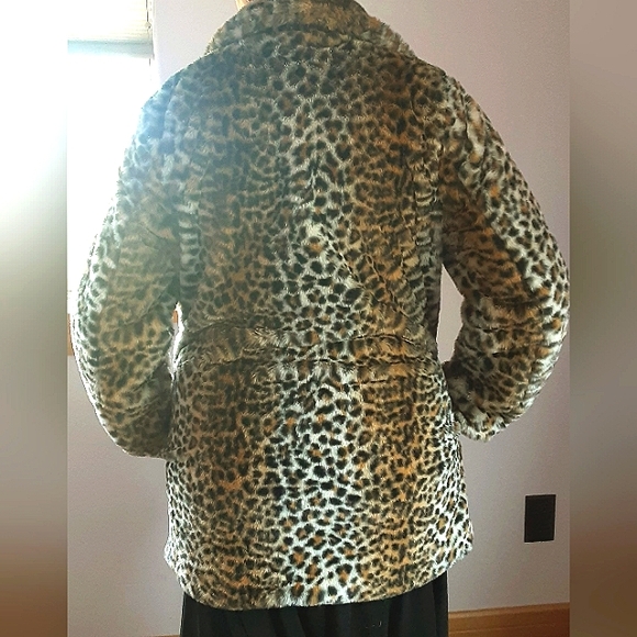 Leopard Faux Fur Coat - Picture 7 of 7